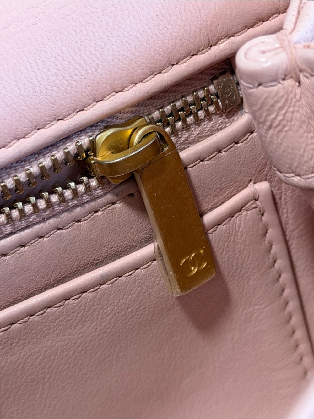 CHANEL Pearl Crush Classic Flap Small Light Pink Lambskin Vintage Gold Hardware - Picture 9 of 11